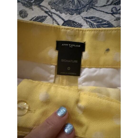 Ann Taylor Signature Size 0 Yellow & White Polka Dot Shorts - Picture 4 of 4